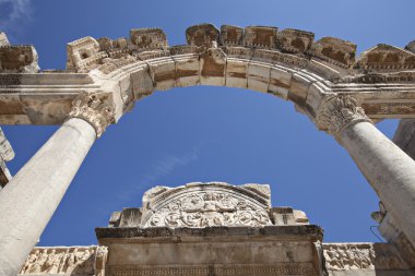 Hadrian tapınağı, Efes