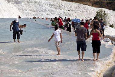 pamukkale travertenleri üzerinde