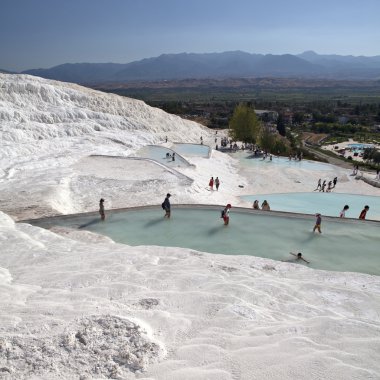 pamukkale travertenleri üzerinde