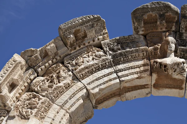 Bust of Hadrian's Arch, Ephesus, Izmir, Turkey — Stock Photo, Image