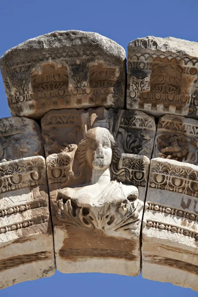 哈德良拱门，以弗所，伊兹密尔，土耳其的半身像 — 图库照片