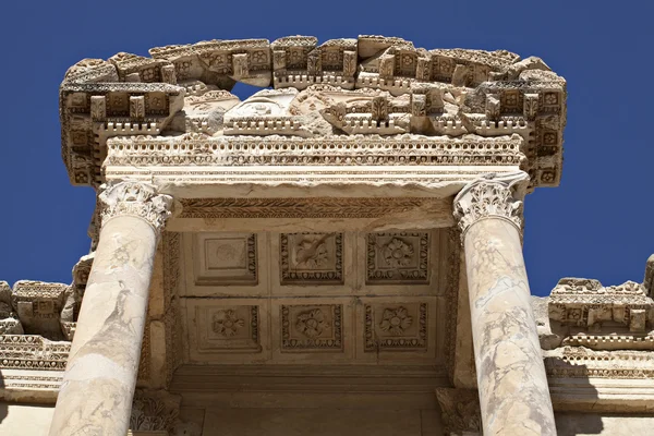 The Library of Celsus is an ancient building in Ephesus — Stock Photo, Image