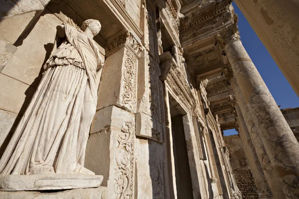 The Library of Celsus is an ancient building in Ephesus — Stock Photo, Image