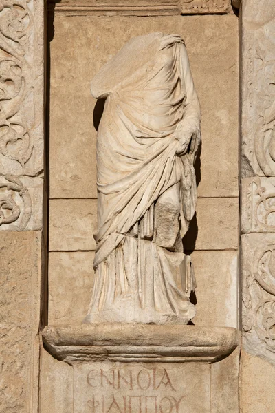 Una delle quattro statue della virtù nella biblioteca del censimento — Foto Stock