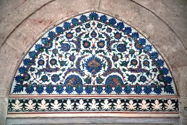 Dettaglio di mattonelle di Iznik dalla parete della moschea di Selimiye — Foto Stock