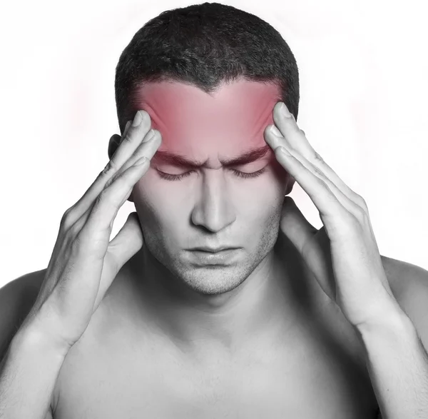 Przystojny mężczyzna o migrenie na białym tle — Zdjęcie stockowe