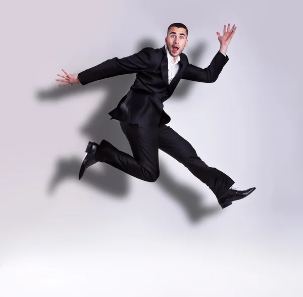 Jovem homem de negócios bonito pulando — Fotografia de Stock
