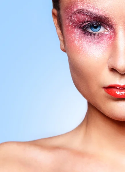 Retrato de close-up de uma senhora com maquiagem perfeita — Fotografia de Stock