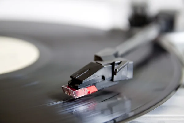 Vinyl record spinning on turntable — Stock Photo, Image