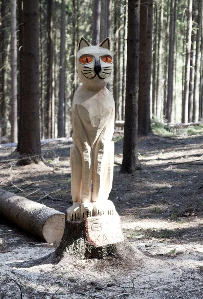 Wooden statue of cat — Stock Photo, Image