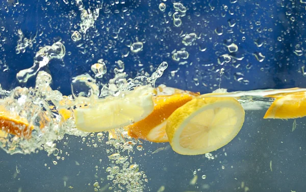 Fresh fruit in water — Stock Photo, Image