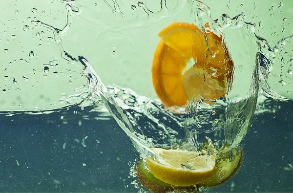 Fresh fruit in water — Stock Photo, Image