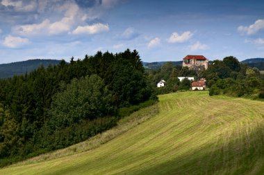 krkonose dağlar altında Pecka Kalesi