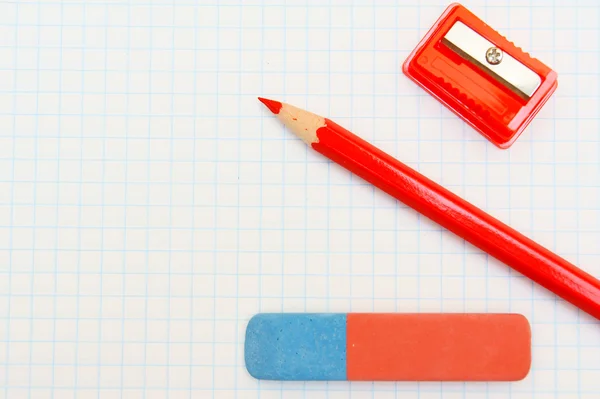 Silgi, kurşun kalem ve kalemtıraş. — Stok fotoğraf