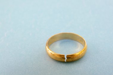 Wedding ring with a crack in it clipart