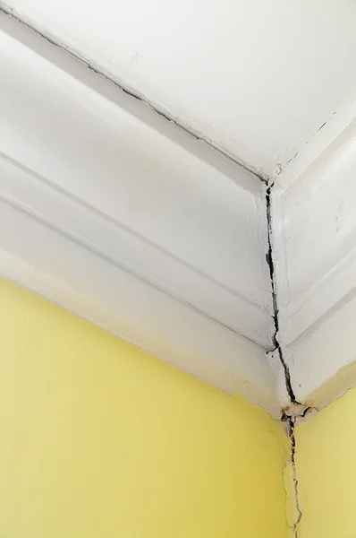 Cracked wall — Stock Photo, Image