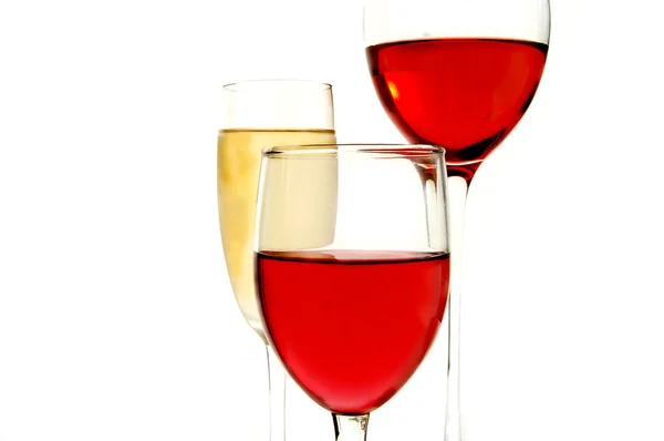 Champán y copas de vino sobre fondo blanco — Foto de Stock
