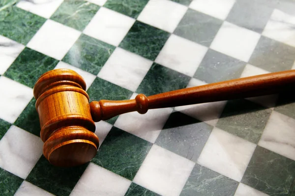 Gavel on a chess board — Stock Photo, Image