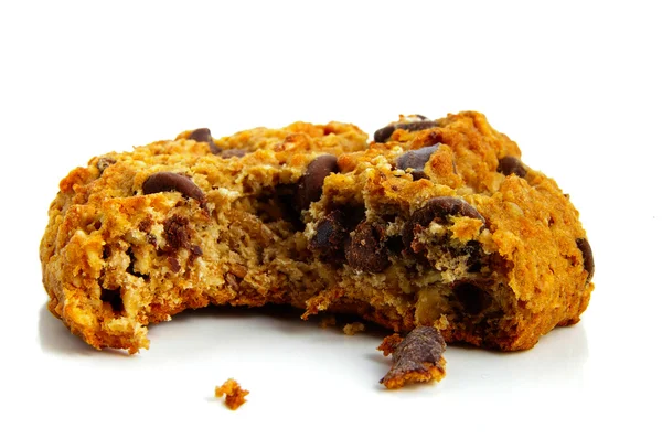 Chocolate chip cookie closeup on white — Stock Photo, Image