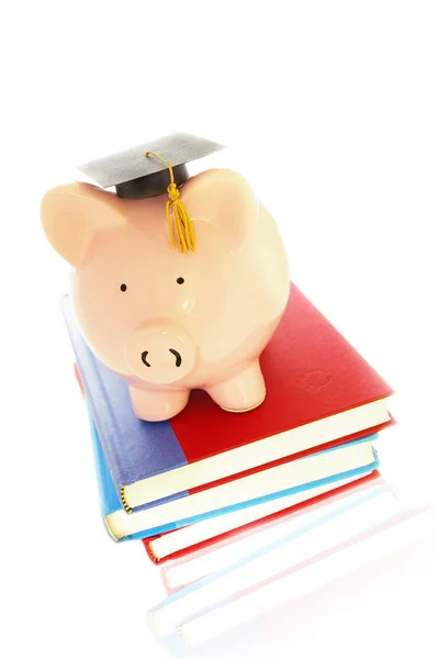 Piggy bank and graduation cap — Stock Photo, Image