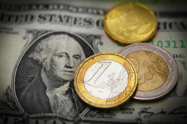 Dollar en euromunten — Stockfoto