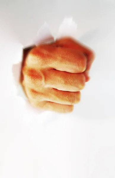 Man's hand in een vuist ponsen Thru b-l een gat — Stockfoto