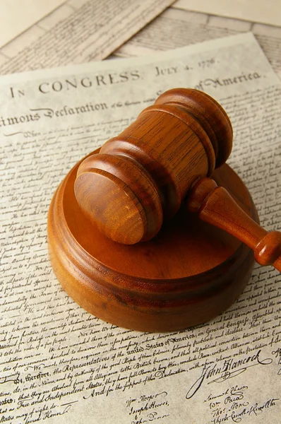 Gavel and the Declaration of Independence — Stock Photo, Image