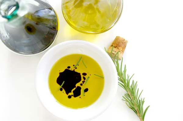 Oliwa z oliwek, octem balsamicznym — Zdjęcie stockowe