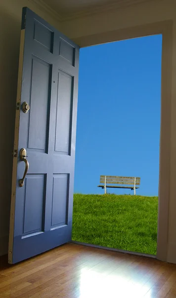 Otwarcie drzwi — Zdjęcie stockowe