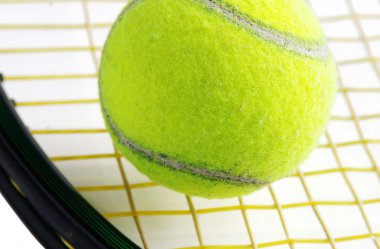 bir tenis top ve raket closeup