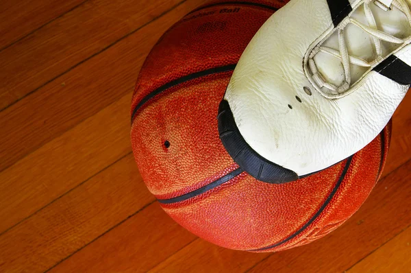 Shoe on the ball — Stock Photo, Image