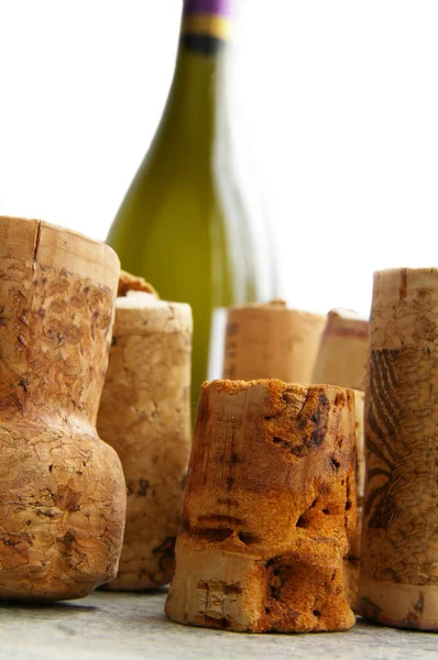 Closeup της ανάμικτες οίνου φελλών και μπουκάλι — Φωτογραφία Αρχείου