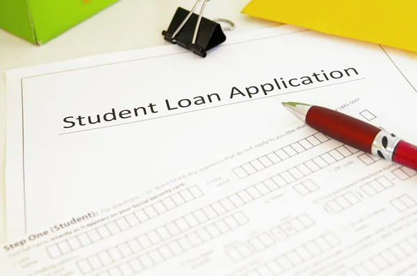Encerramento de um pedido de empréstimo estudantil em branco — Fotografia de Stock