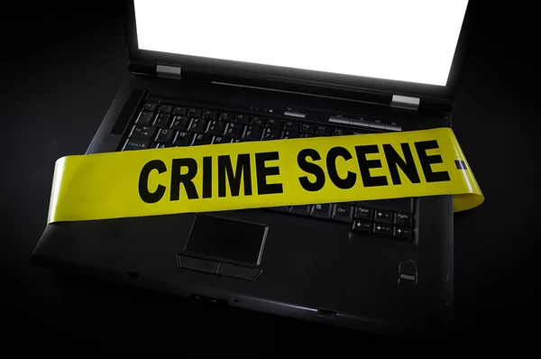 Laptop med brottslighet scen tejp — Stockfoto