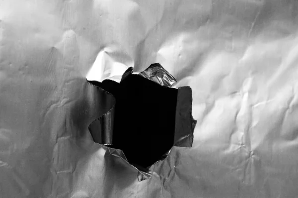金属で破れた穴 — ストック写真