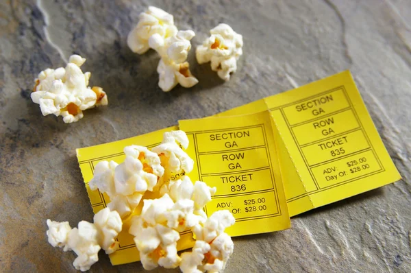 Pair of ticket stubs with popcorn snack — Stock Photo, Image