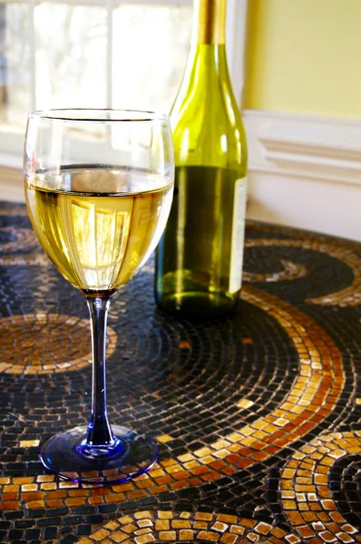 Kieliszek białego wina — Zdjęcie stockowe