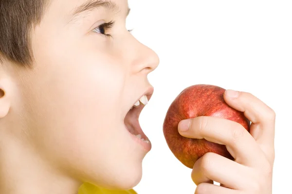 소년 먹는 빨간 사과 스톡 사진