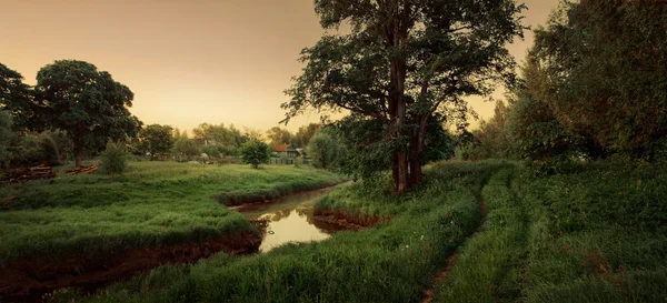 nehir ve yol ile masal Köyü