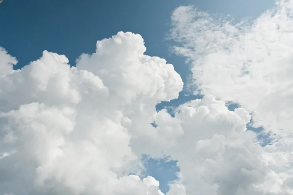Nubes cúmulos para el fondo —  Fotos de Stock