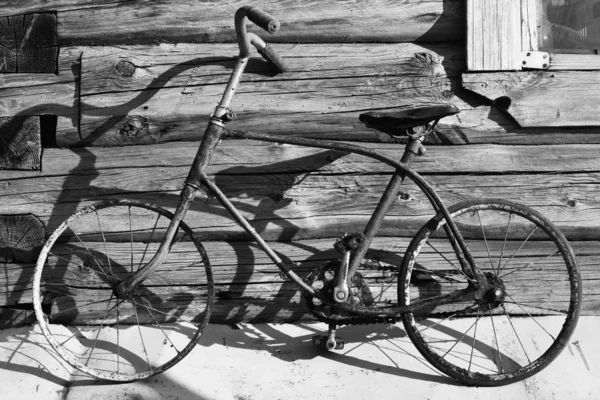 Eski bisiklet (B&W)