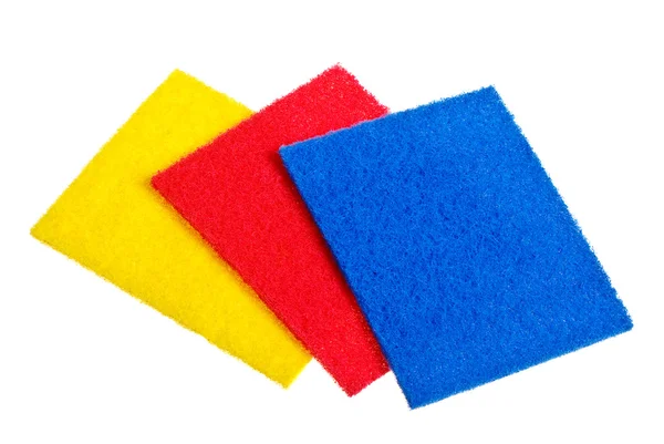 Esponjas multicoloridas para lavar louça isoladas em um backgro branco — Fotografia de Stock