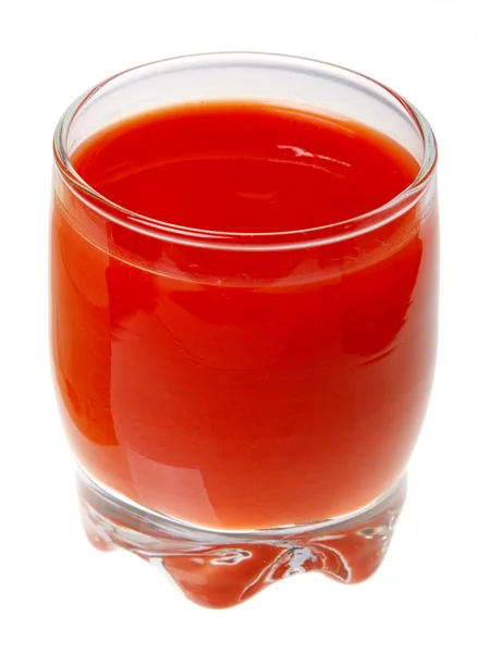 Ett glas tomatjuice isolerad på vit bakgrund. Stockfoto