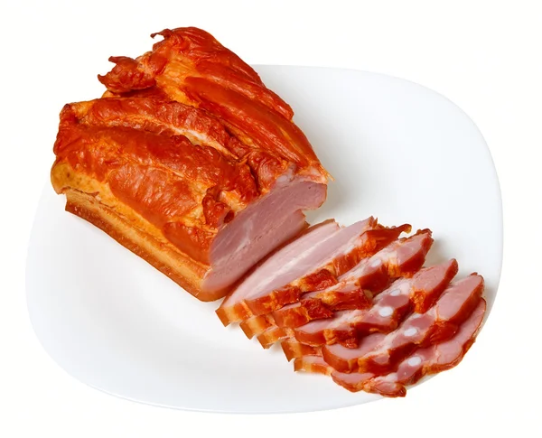 Skivade fläsk (bacon), isolerad på en vit bakgrund. — Stockfoto