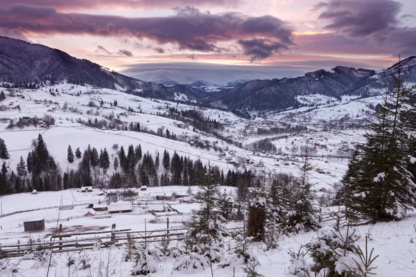 Winter mountain cloudy sunset — Stock Photo, Image