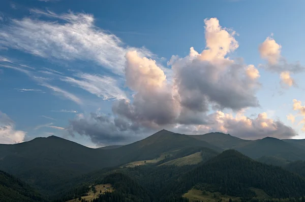 Güzel dağ günbatımı — Stok fotoğraf