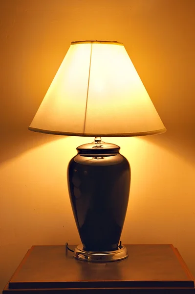 Eski stil masa lambası — Stok fotoğraf