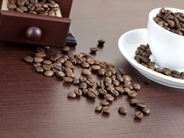 コーヒー豆とコーヒーの風車 — ストック写真