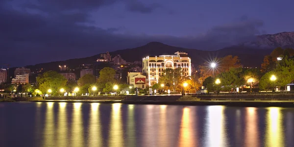 Jalta nacht kust — Stockfoto