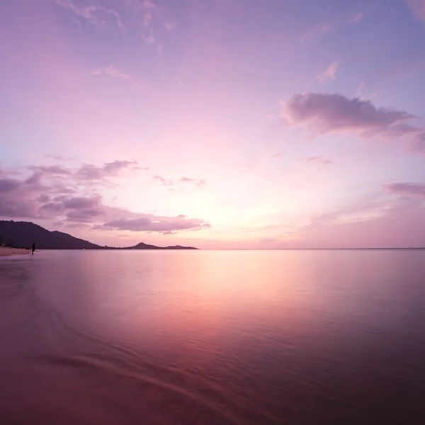 Sonnenaufgang am tropischen Strand — Stockfoto